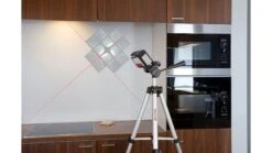 Kreator KRT706310 Zelfnivellerende Kruislijnlaser 90° Body In Tas - 12 M - Rood - 3 Lijnen -Makitade Winkel f76356029a824cb707f08fb96d17a428